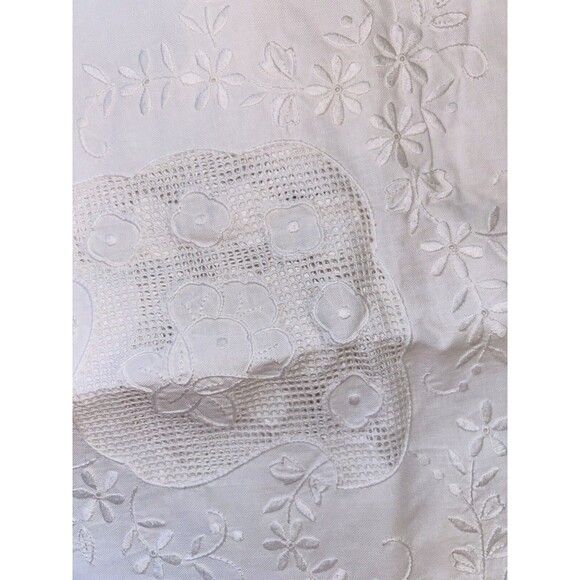 Vintage tablecloth Scalloped edge  60 X 60 white cotton - Picture 12 of 16